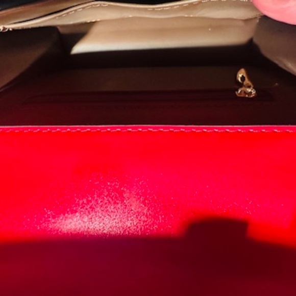 BRAND NEW! Adorable Red Bee Bag w/Red, White, Blue Long Handle Strap! Never Worn - Picture 9 of 12